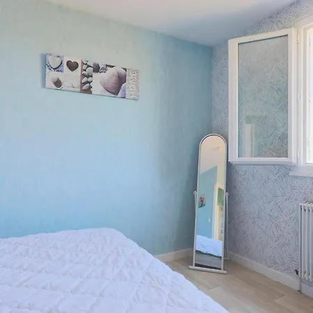 2 Bedroom Stunning In Holiday home Ploumagoar